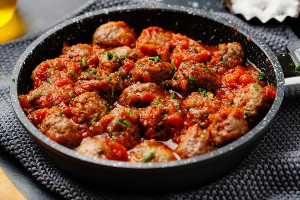 roasted meatballs with tomato sauce 2022 02 01 22 37 44 utc
