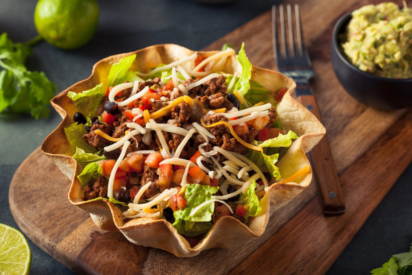 Taco Salad – A flavorful Tex-Mex favorite with seasoned ground beef (or chicken), crisp lettuce, tomatoes, shredded cheese, avocado, and crunchy tortilla chips, all topped with salsa and sour cream. Pin now for a bold and delicious salad! 🌮🥑🔥 #TacoSalad #TexMexFlavors #CrunchyAndDelicious